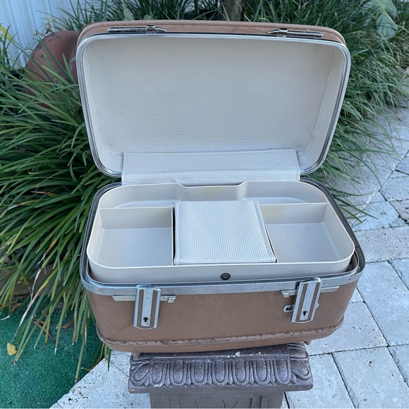 Vintage Travel Case. - Picture 5 of 10